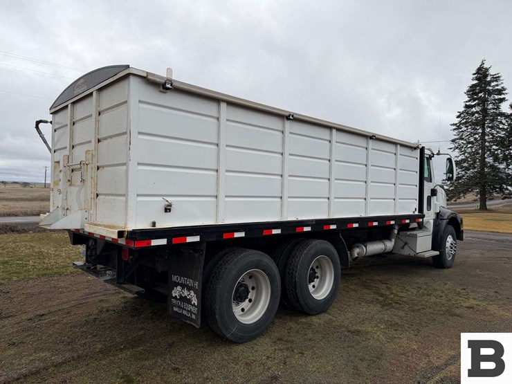 2001-international-9200-image-4