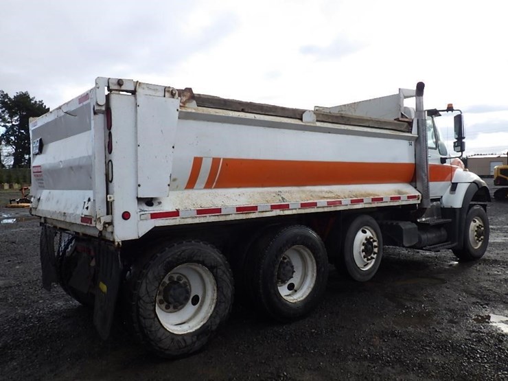 2007-international-7600-image-5