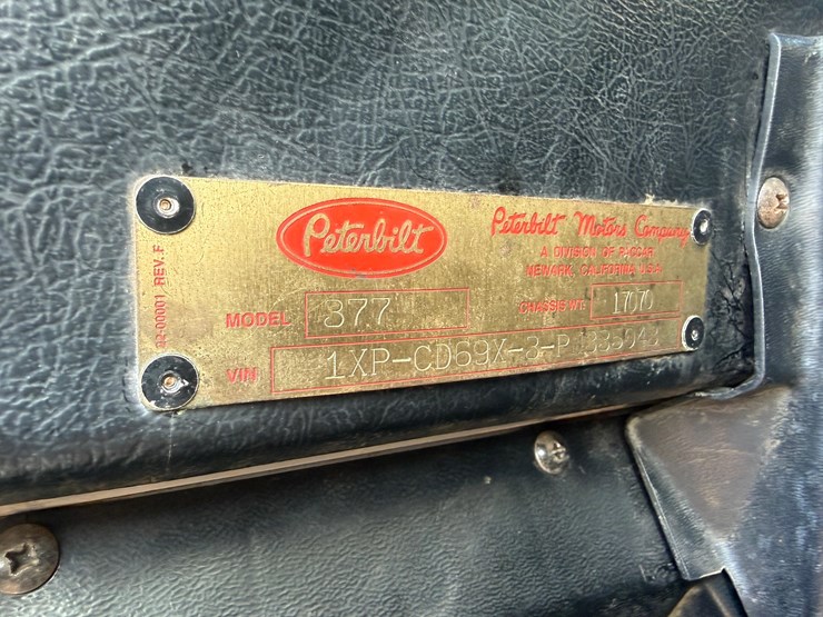 1993-peterbilt-377-image-84