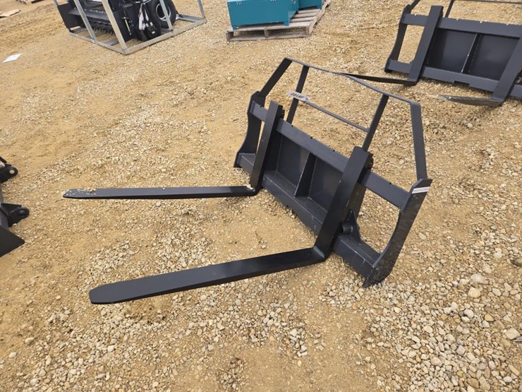#8102-•-new-landhonor-mini-skid-steer-pallet-forks-image-2