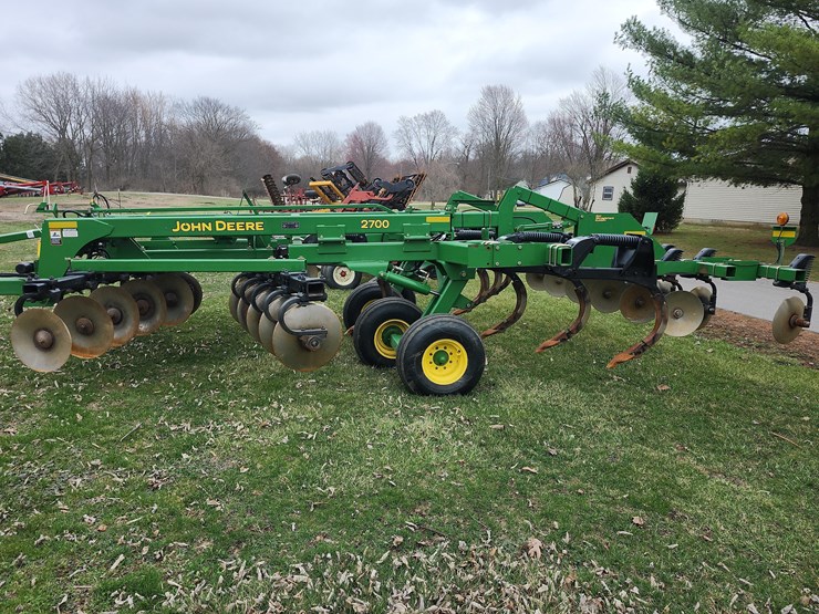 john-deere-2700-image-5