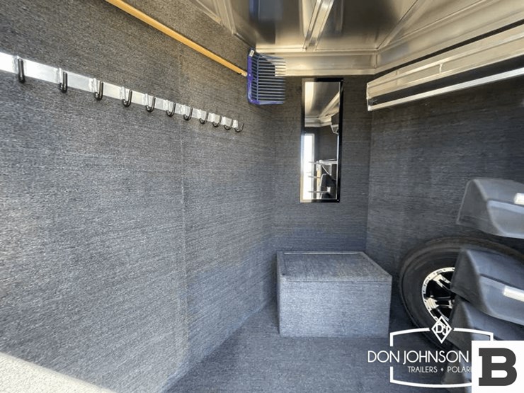 2024-featherlite-9400-74pt-4-h-horse-trailer-image-22