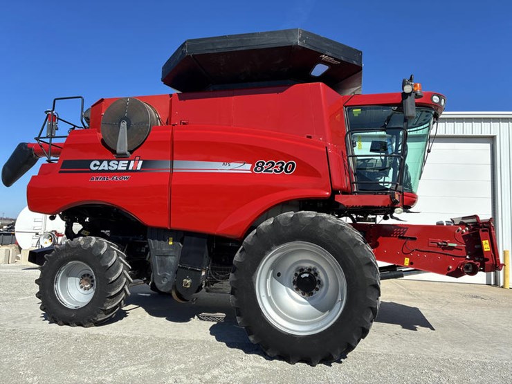 2012-case-ih-8230-image-3