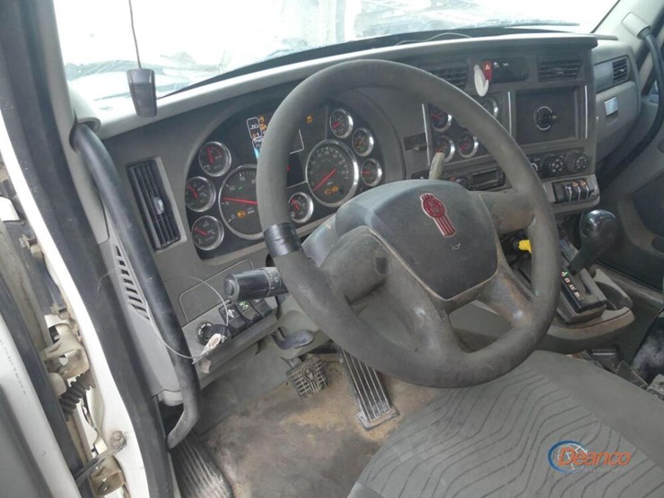 2016-kenworth-t880-image-16