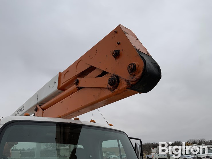 2006-freightliner-m2-106-image-17