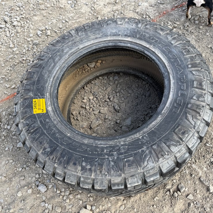 #34924 • 12.50/R20 Tire Inv# 34924