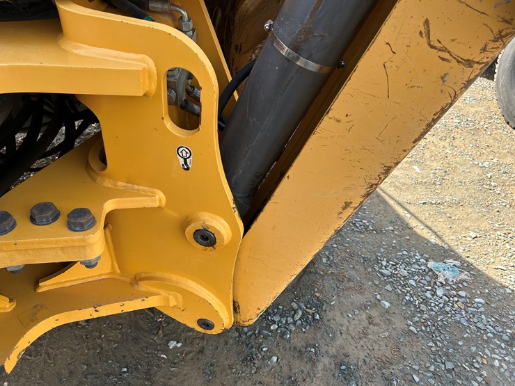 2012-volvo-bl70b-image-38