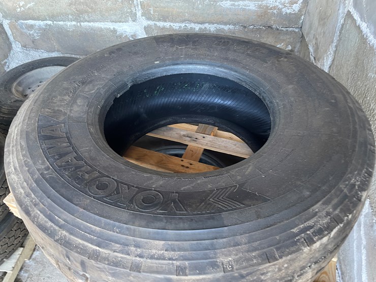 #6022-•-(3)-semi-tires-image-3