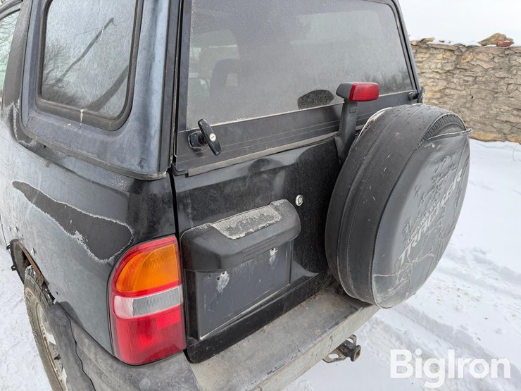 2003-chevrolet-tracker-image-15