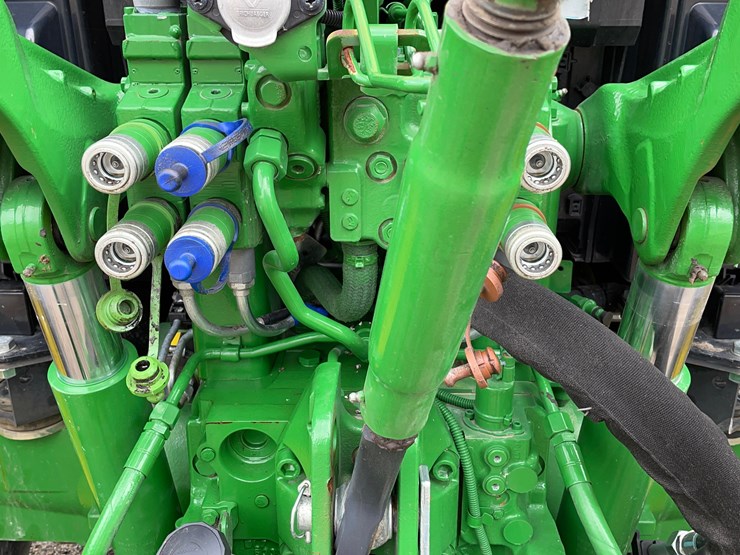 2020-john-deere-6110m-image-10