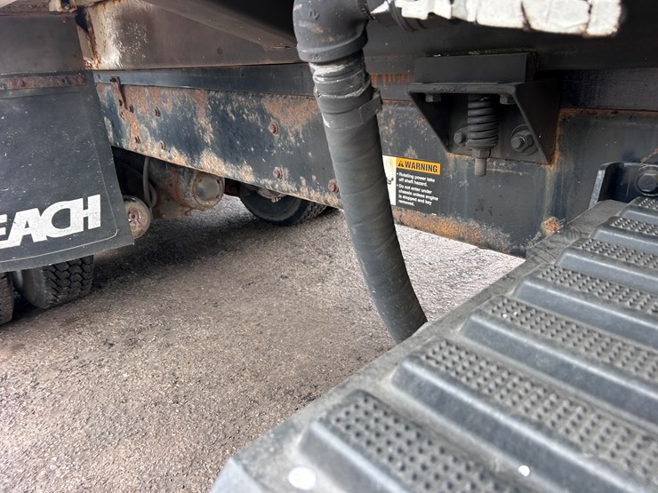 international-7400-image-36