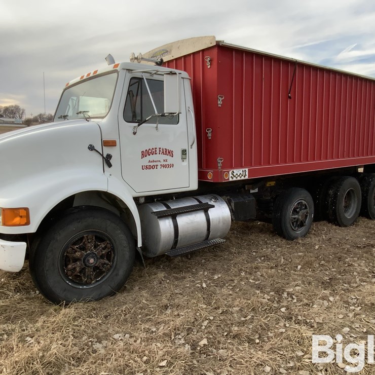 1995 INTERNATIONAL 8100