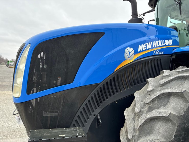 2013-new-holland-t9.505-image-35