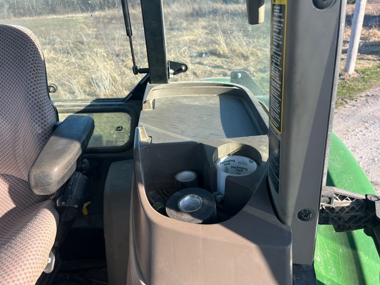 2015-john-deere-5100e-image-25