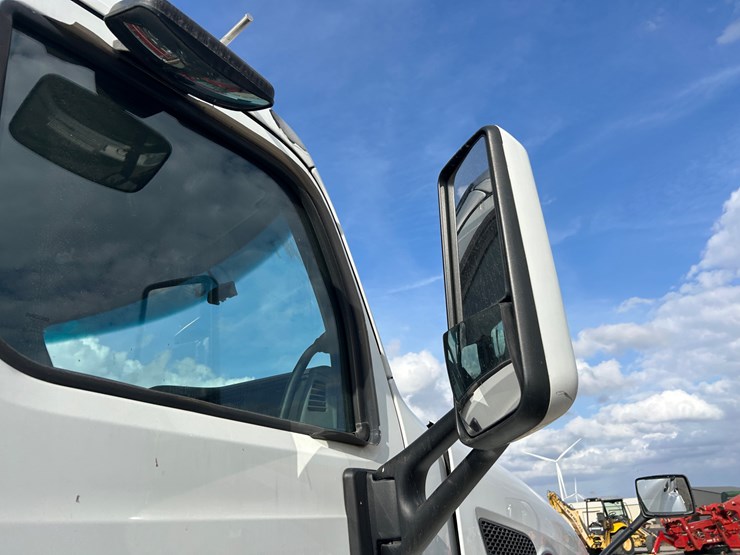 2016-peterbilt-579-image-12