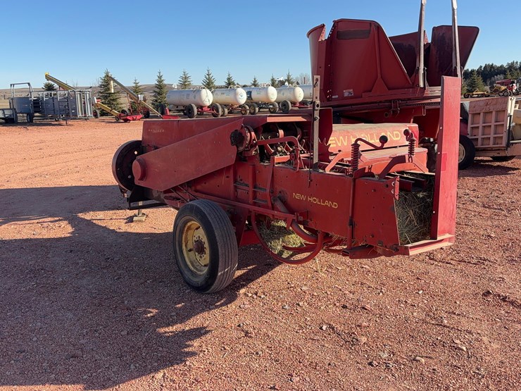 new-holland-275-image-16