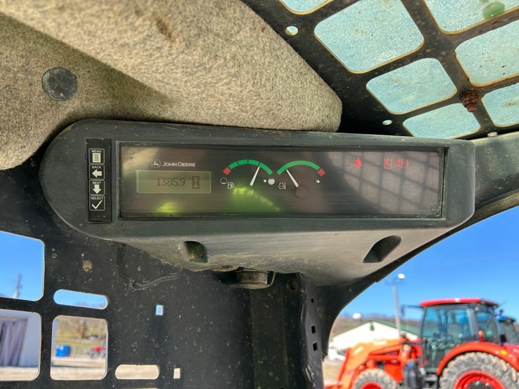 2019-deere-317g-image-24