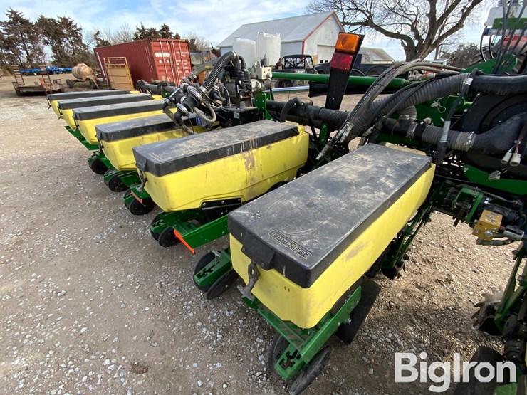 2018-john-deere-1725-image-18