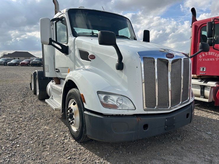 2016-peterbilt-579-image-3