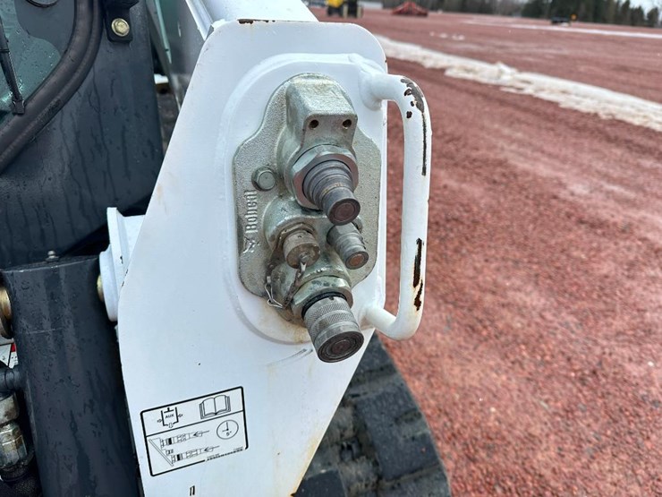 2015-bobcat-t590-image-18