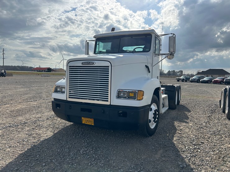#39248-•-2000-freightliner-fd1-t/a-single-cab-truck-tractor-1fuy3mcb2ylb03327-image-3