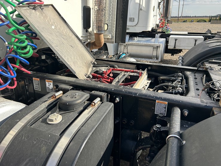 2016-peterbilt-579-image-39