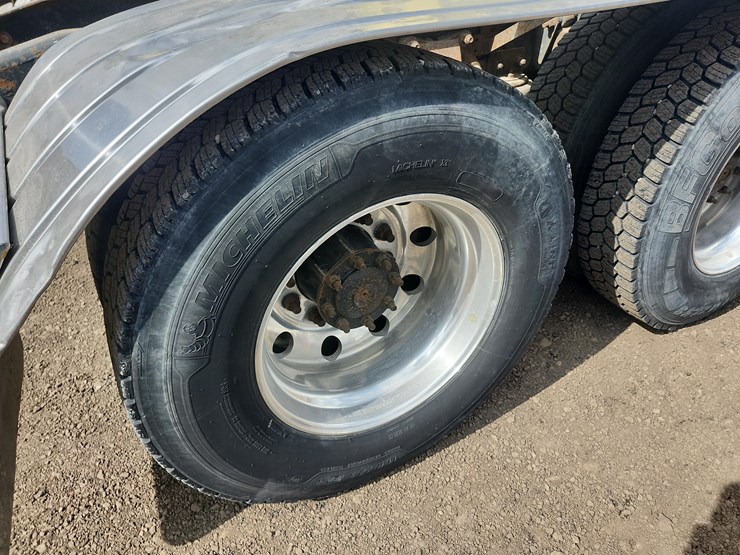 tag-#285,-freightliner-semi-image-10