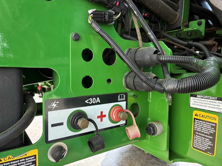 2022-john-deere-600r-image-41