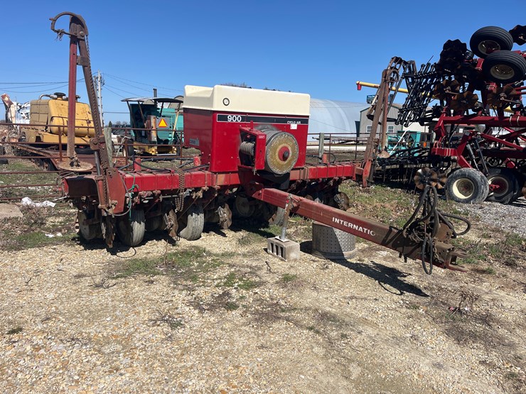 #5081-•-6-row-900-cyclo-air-planter-image-1