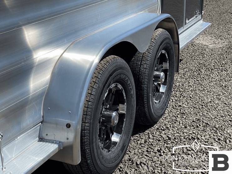 2025-featherlite-9400-72pt-2-horse-horse-trailer-image-13