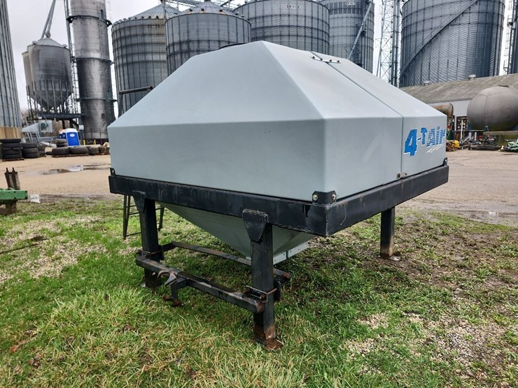 tag-#242,-8-ton-plastic-fertilizer-hopper-image-3
