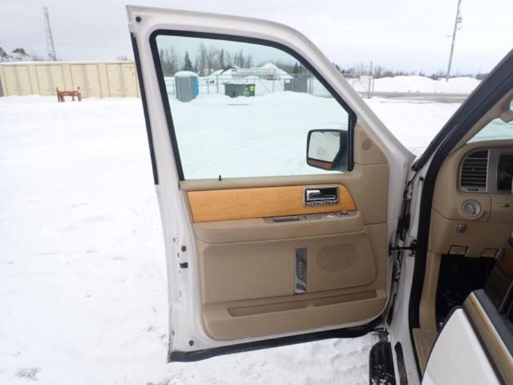 2009-lincoln-navigator-image-27