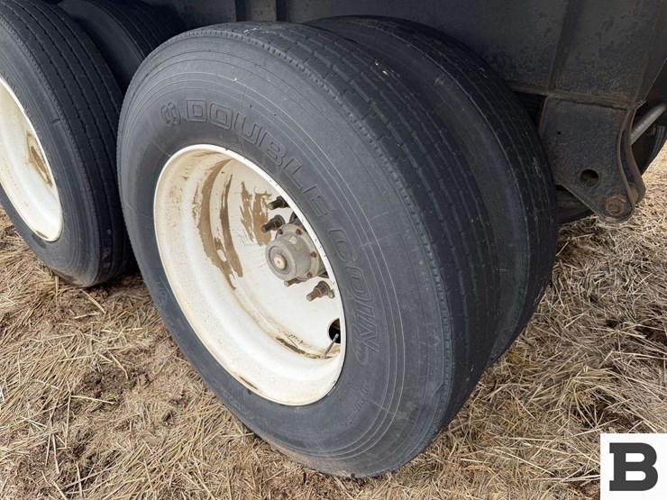 2007-neville-trailer-image-23