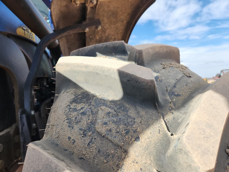 2010-new-holland-t7050-image-23
