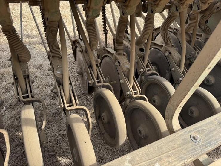 john-deere-300-image-11