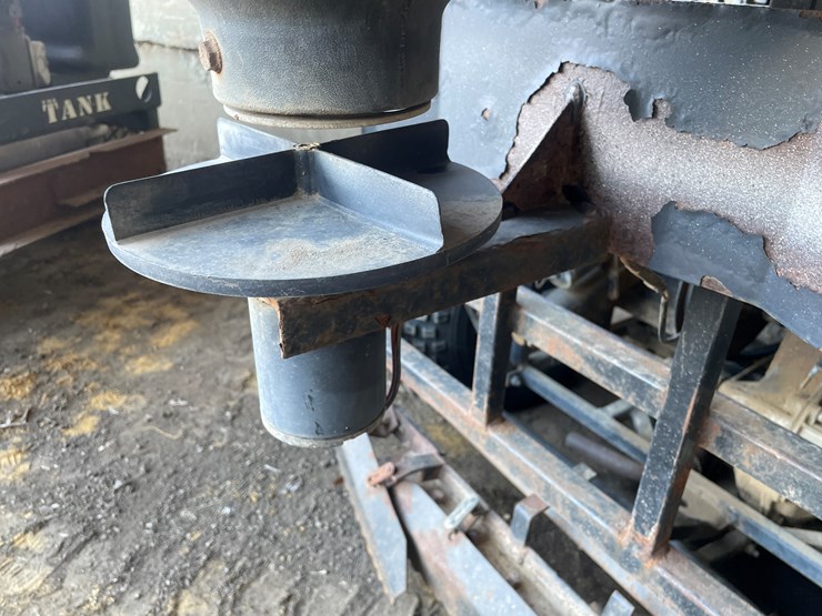 #6018-•-john-deere-1200a-ride-on-finisher-with-seeder-image-7