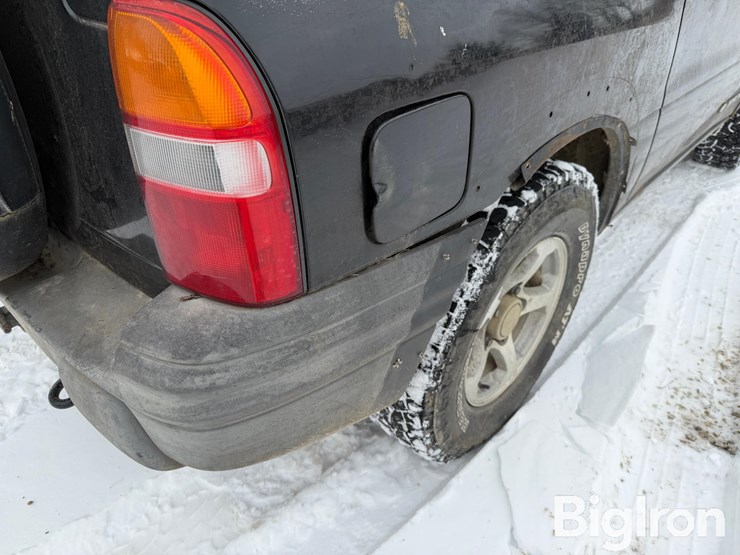 2003-chevrolet-tracker-image-13