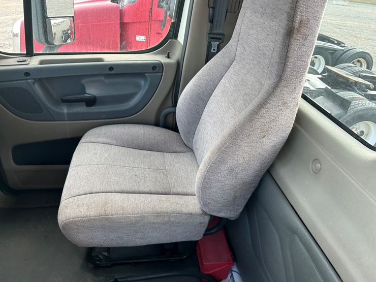 #37236-•-2016-freightliner-cascadia-t/a-daycab-truck-tractor-3akjgedv4gdhc4172-inv#-37236-image-46