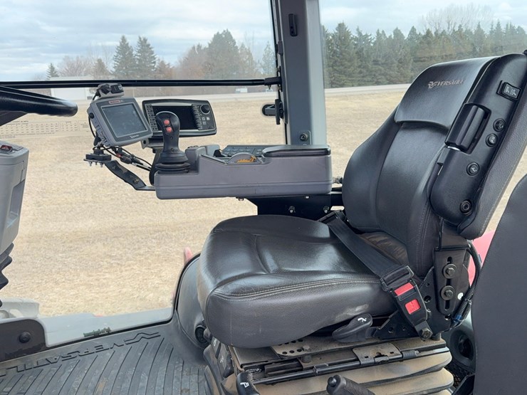 2017-versatile-375-tractor-image-20