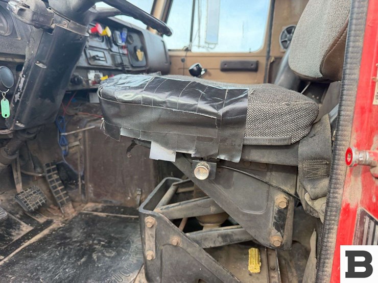 1985-international-s2300-image-55