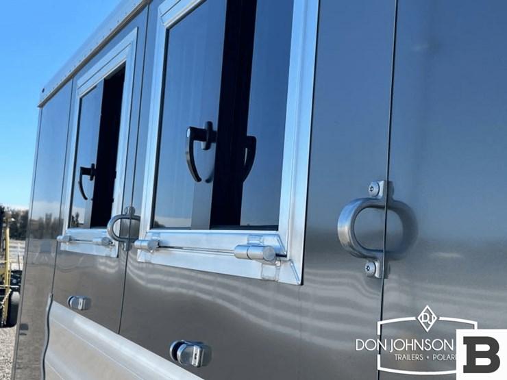 2025-featherlite-9400-72pt-2-horse-horse-trailer-image-14