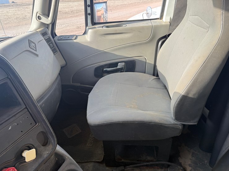 2012-international-prostar-image-24