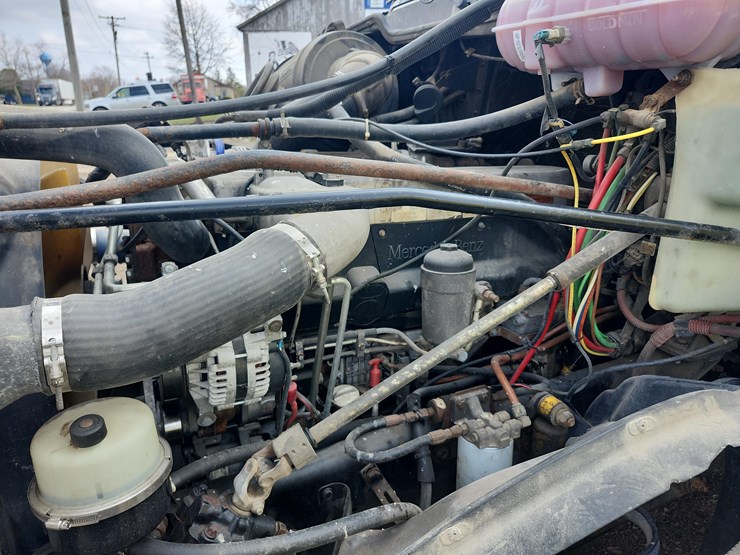 tag-#285,-freightliner-semi-image-29