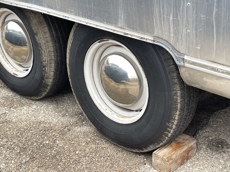 #1435-•-1978-airstream-land-yacht-31'---fully-remodeled,-road-ready-(has-wi-title)-(of)-image-131