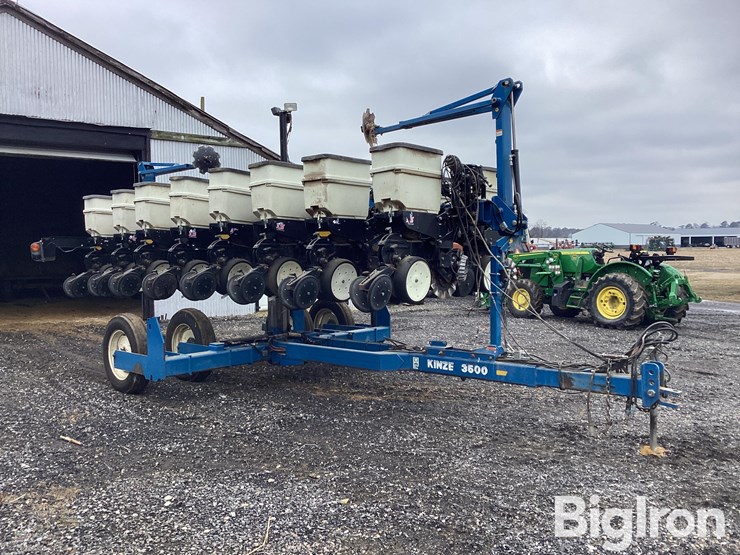 2010-kinze-3500-image-3
