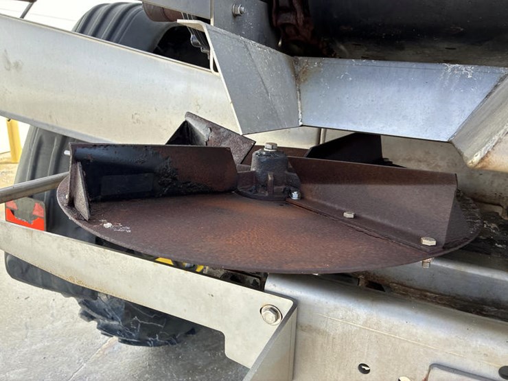 2022-john-deere-600r-image-32