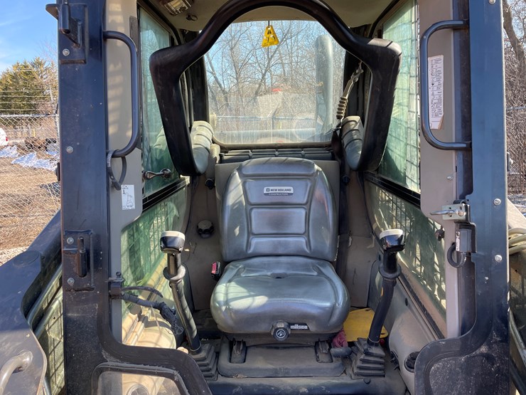 2019-new-holland-c237-image-25