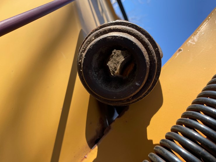 #6052-•-2000-woods-8100-chipper-image-15