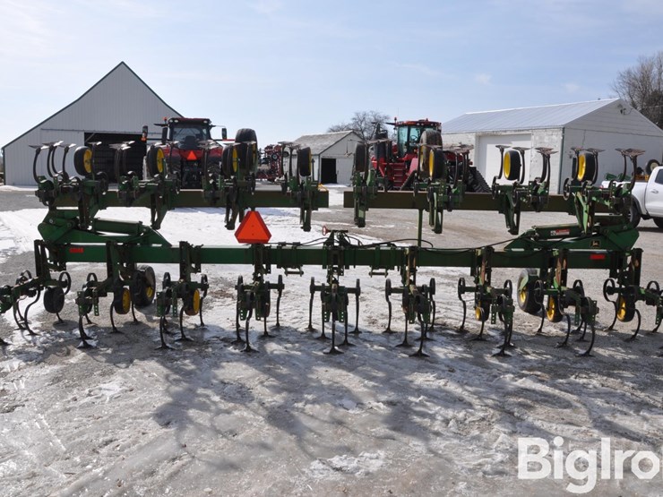 john-deere-845-image-6