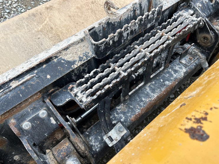 caterpillar-246d3-image-15